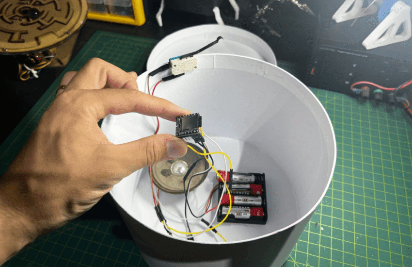 Como montar uma caixa musical com DFPlayer Mini que toca ao abrir a tampa 1 Saravati image 1 e1763735997161 Saravati