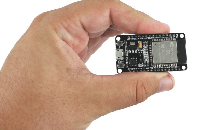 esp32 nodemcu iot com wifi e bluetooth 30 pinos com cp2102 Saravati