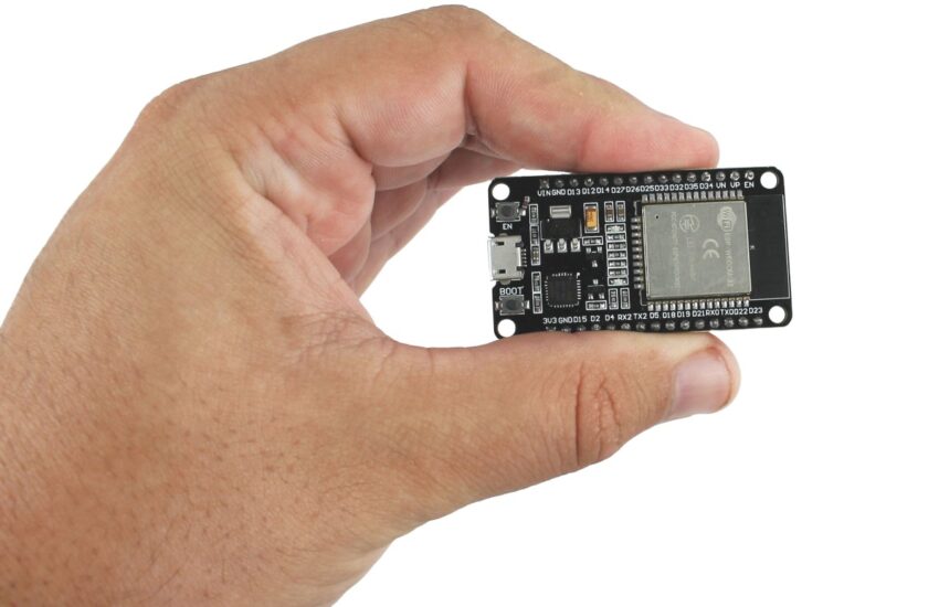esp32 nodemcu iot com wifi e bluetooth 30 pinos com cp2102 Saravati